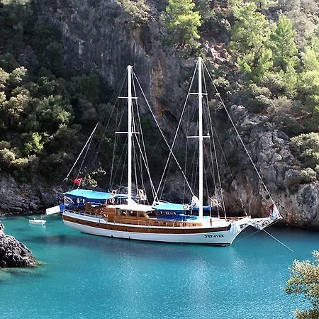Blue Lagoon Villa Cedit
